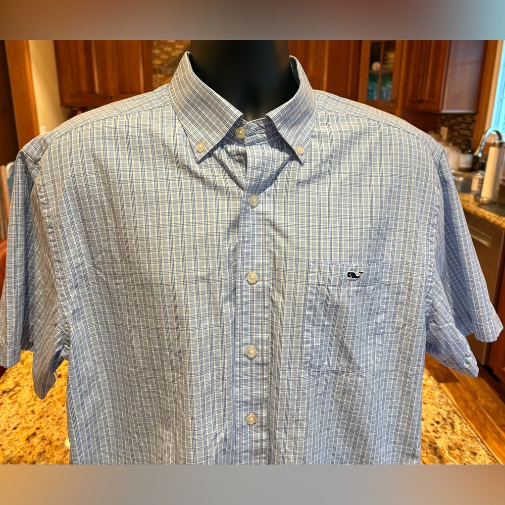 Vineyard Vines‎ men’s short sleeve shirt. Sharp blue plaid with logo.